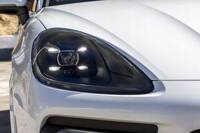Prawy Klosz reflektora Porsche Cayenne III przed liftingiem (2017 - obecnie)